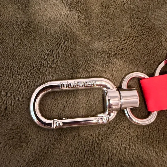 Lululemon Athletica Red Never Lost Keychain brand new never used - Picture 3 of 3